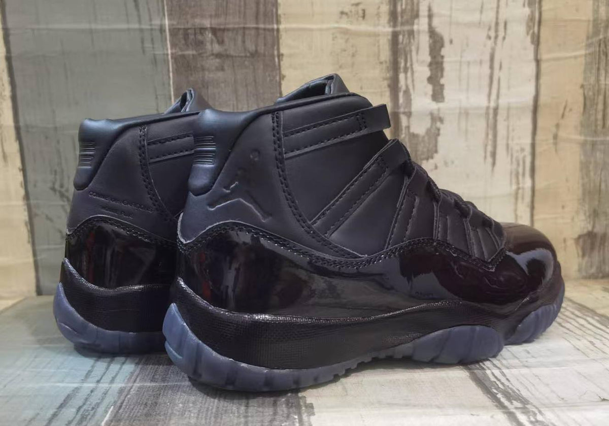Air Jordan 11 - Black / White Unisex Sneakers