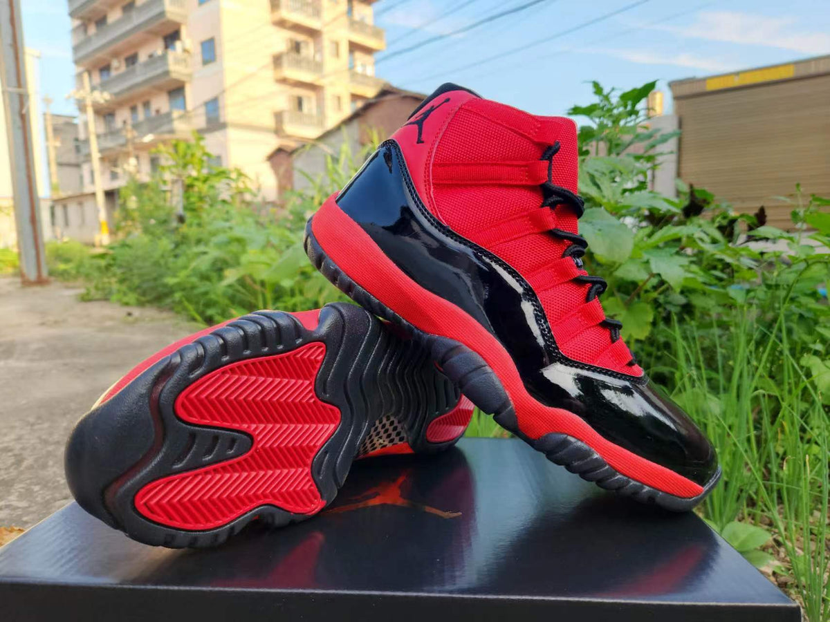 Air Jordan 11 - Red / Black
