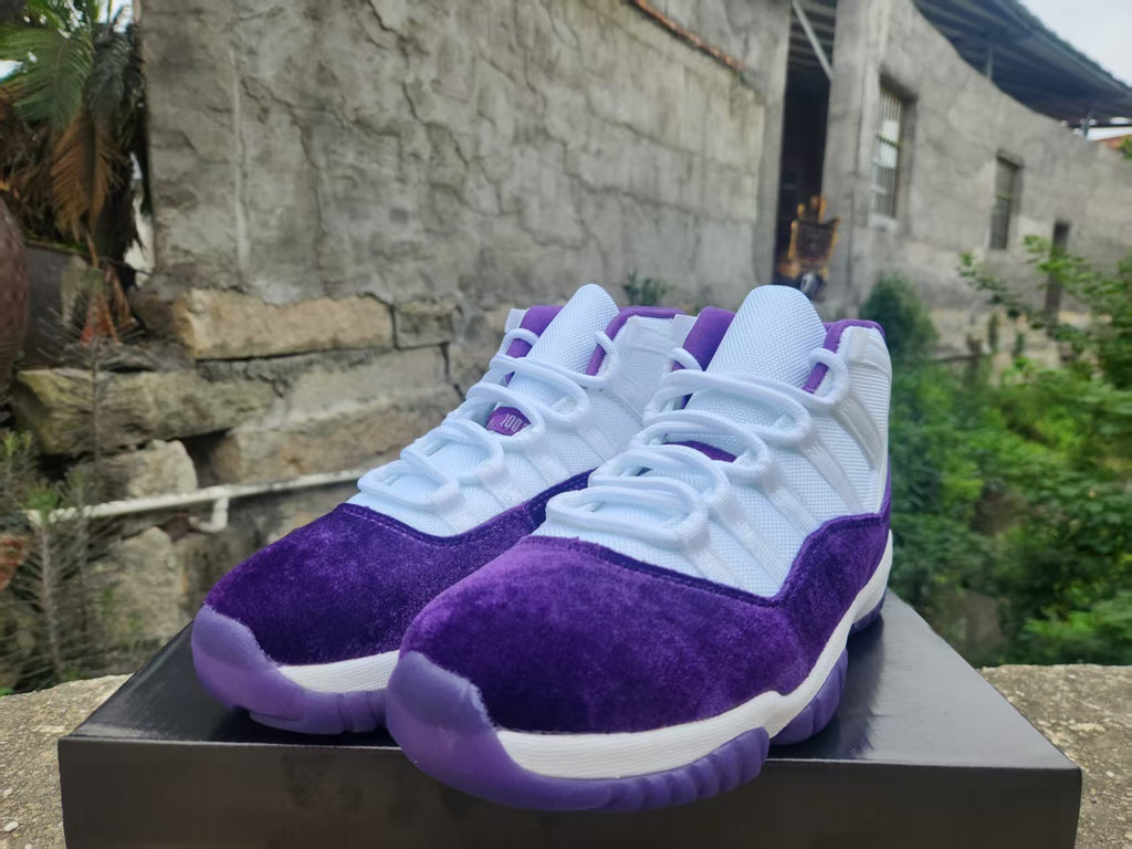 Air Jordan 11 - White / Velvet Purple