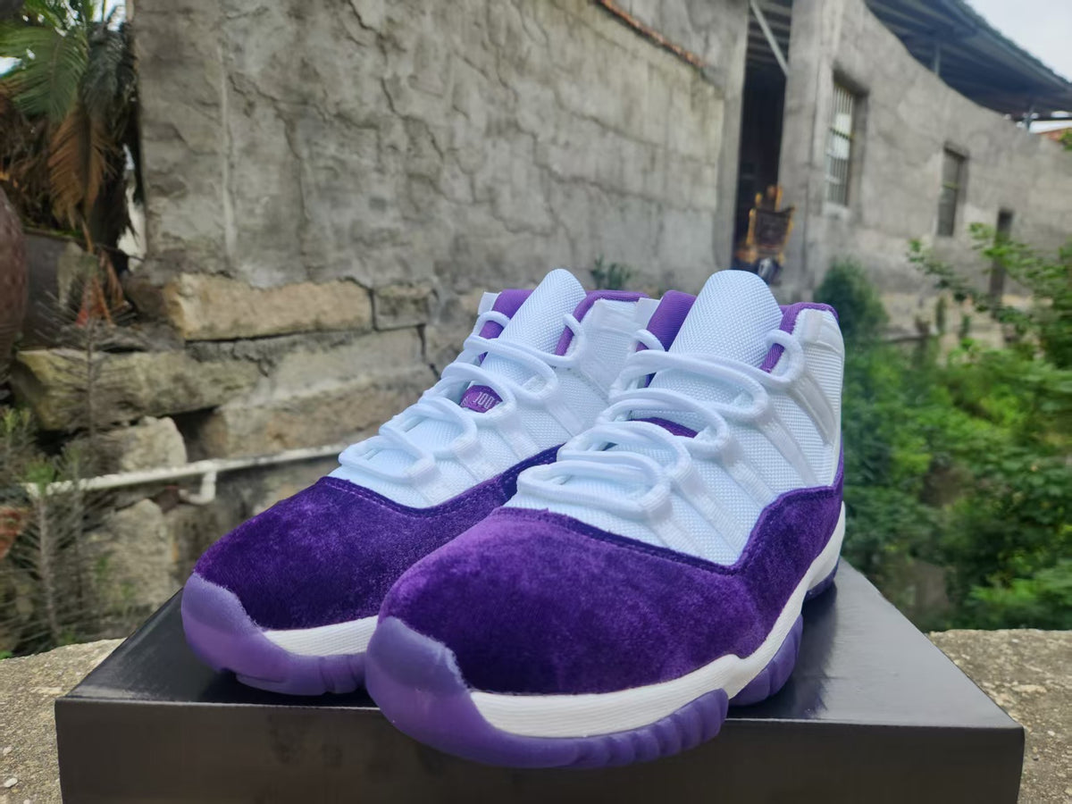 Air Jordan 11 - White / Velvet Purple
