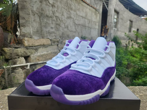 Air Jordan 11 - White / Velvet Purple