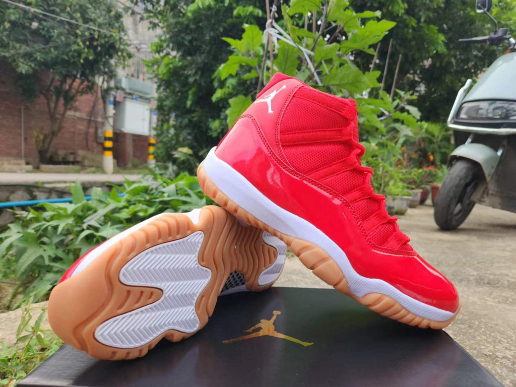 Air Jordan 11 - Red