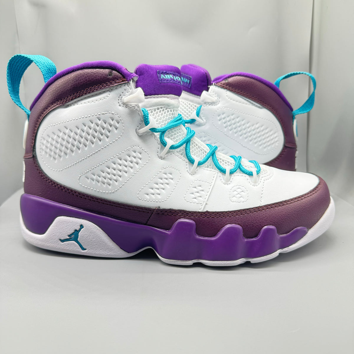 Air Jordan 9 - White / Purple Sneakers