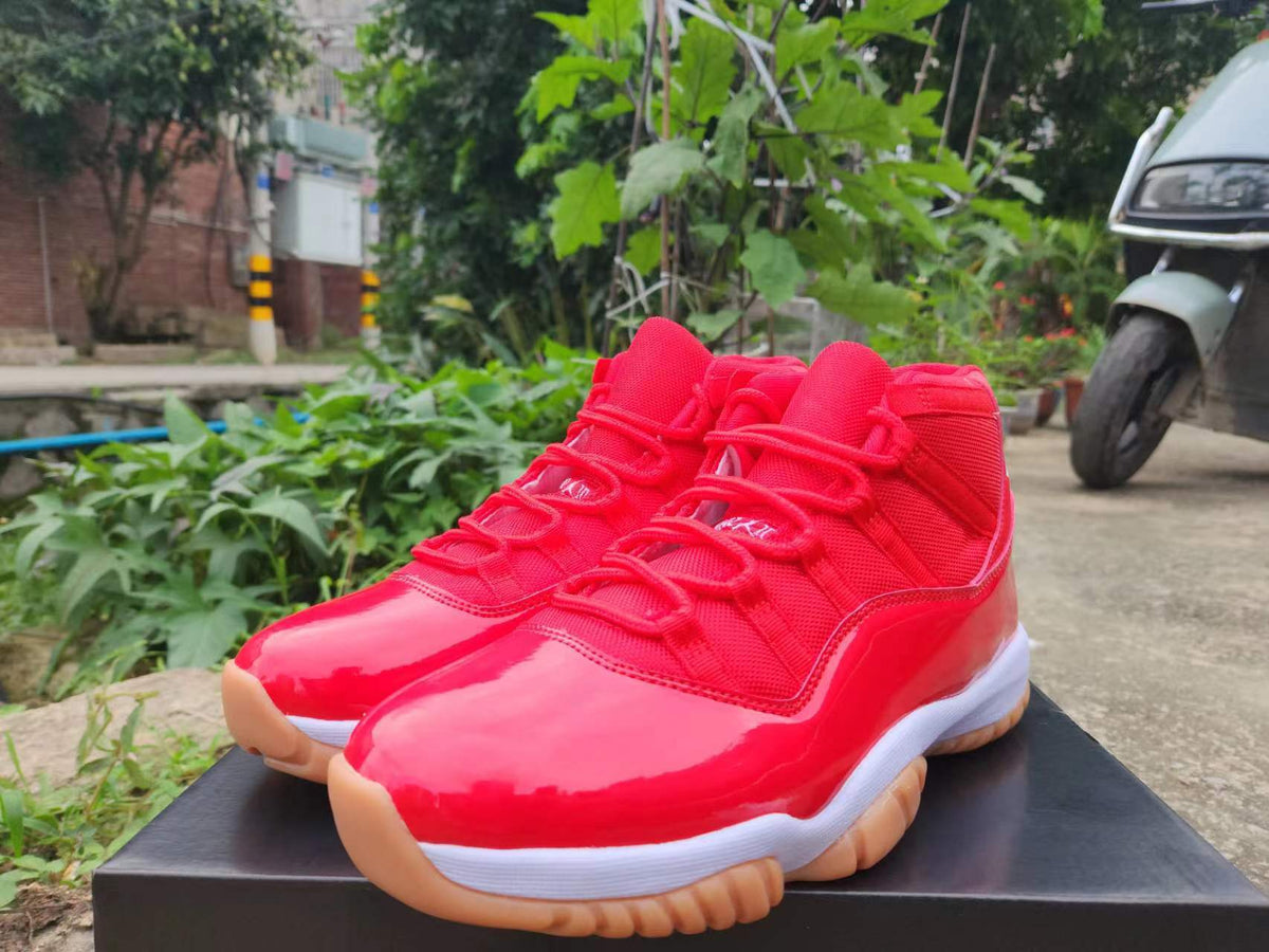Air Jordan 11 - Red