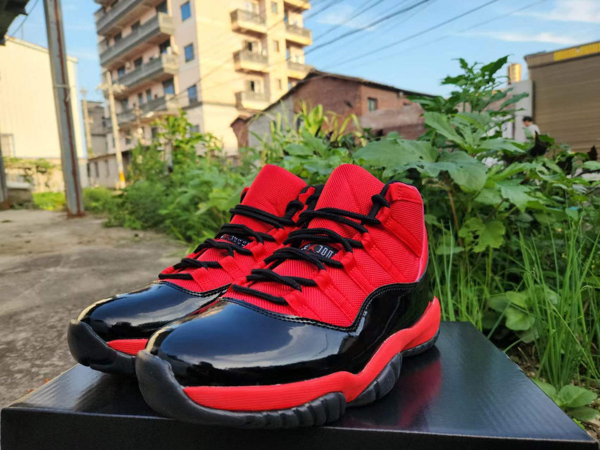 Air Jordan 11 - Red / Black