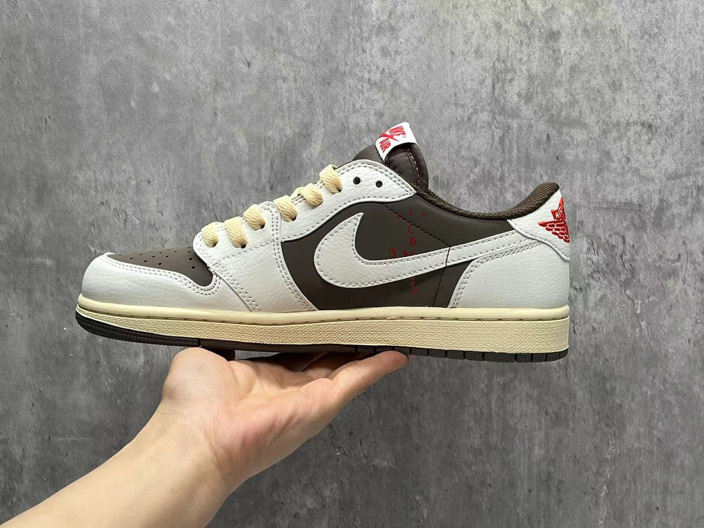 Travis Scott x Air Jordan 1 Low OG SP - White / Brown Reverse Swoosh