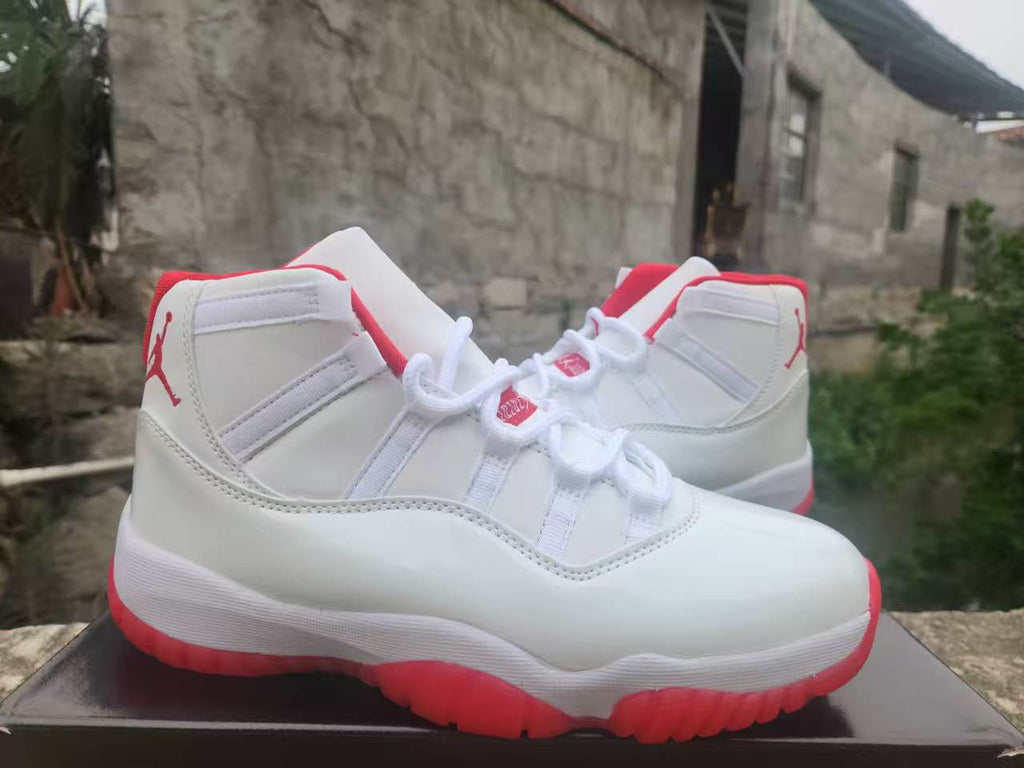 Air Jordan 11 - White / Red