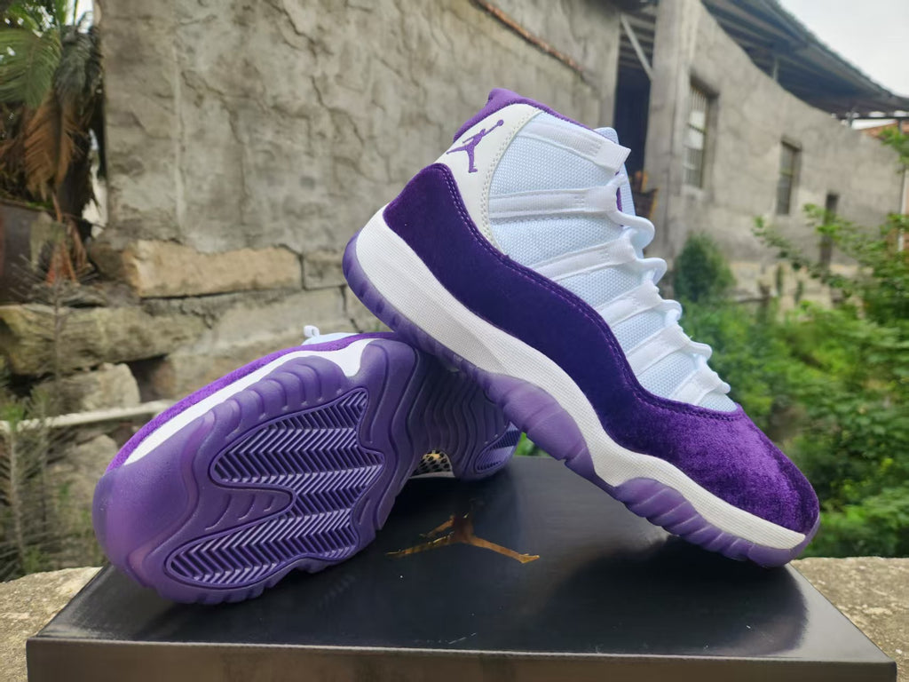 Air Jordan 11 - White / Velvet Purple