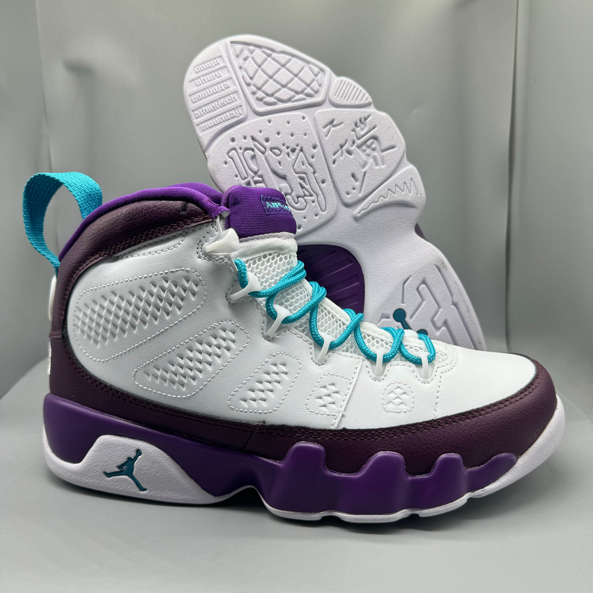 Air Jordan 9 - White / Purple Sneakers