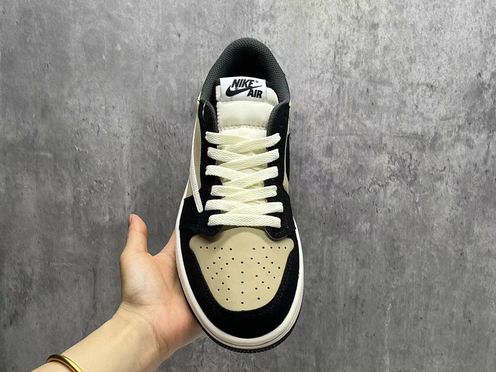 Travis Scott x Air Jordan 1 Low OG SP - Beige / Black Reverse Swoosh