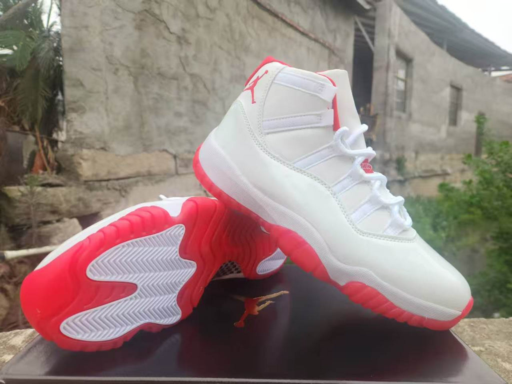 Air Jordan 11 - White / Red