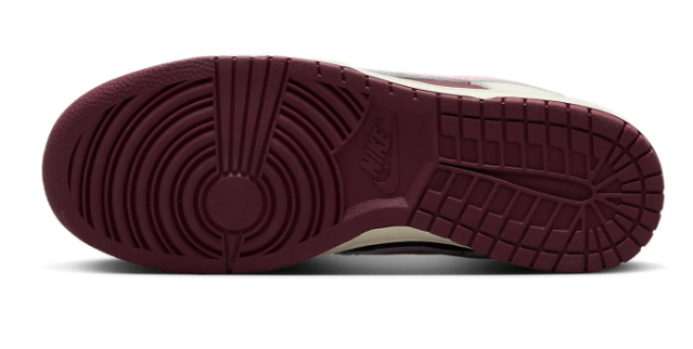 Nike Dunk Low Premium 'Valentine's Day 2023' (DR9705-100)