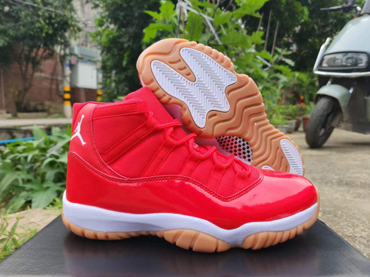 Air Jordan 11 - Red