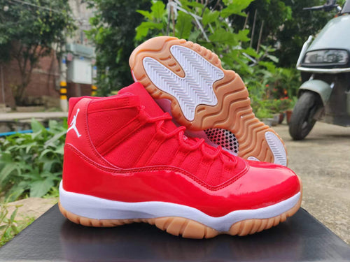 Air Jordan 11 - Red