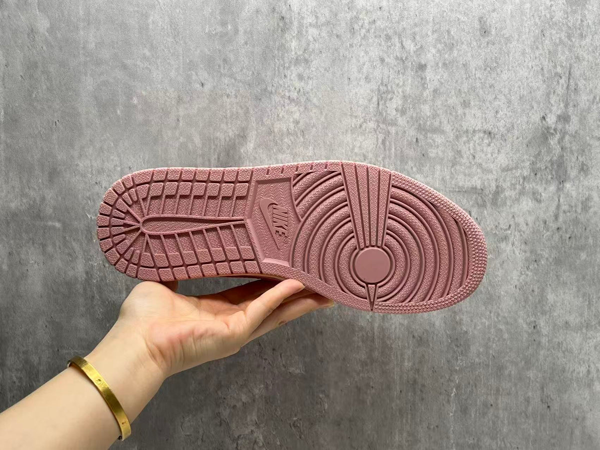 Travis Scott x Air Jordan 1 Retro Low OG SP 'Shy Pink' - Muslin / Sail / University Red