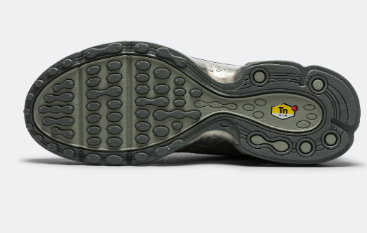 Nike Air Max Plus VII – Smokey Grey / Metallic Silver / Iron Grey